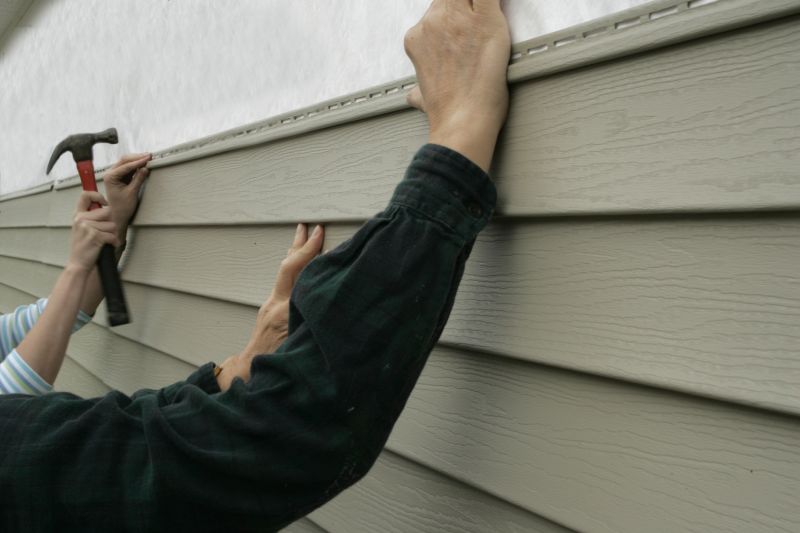 Expert Handling of Siding Materials